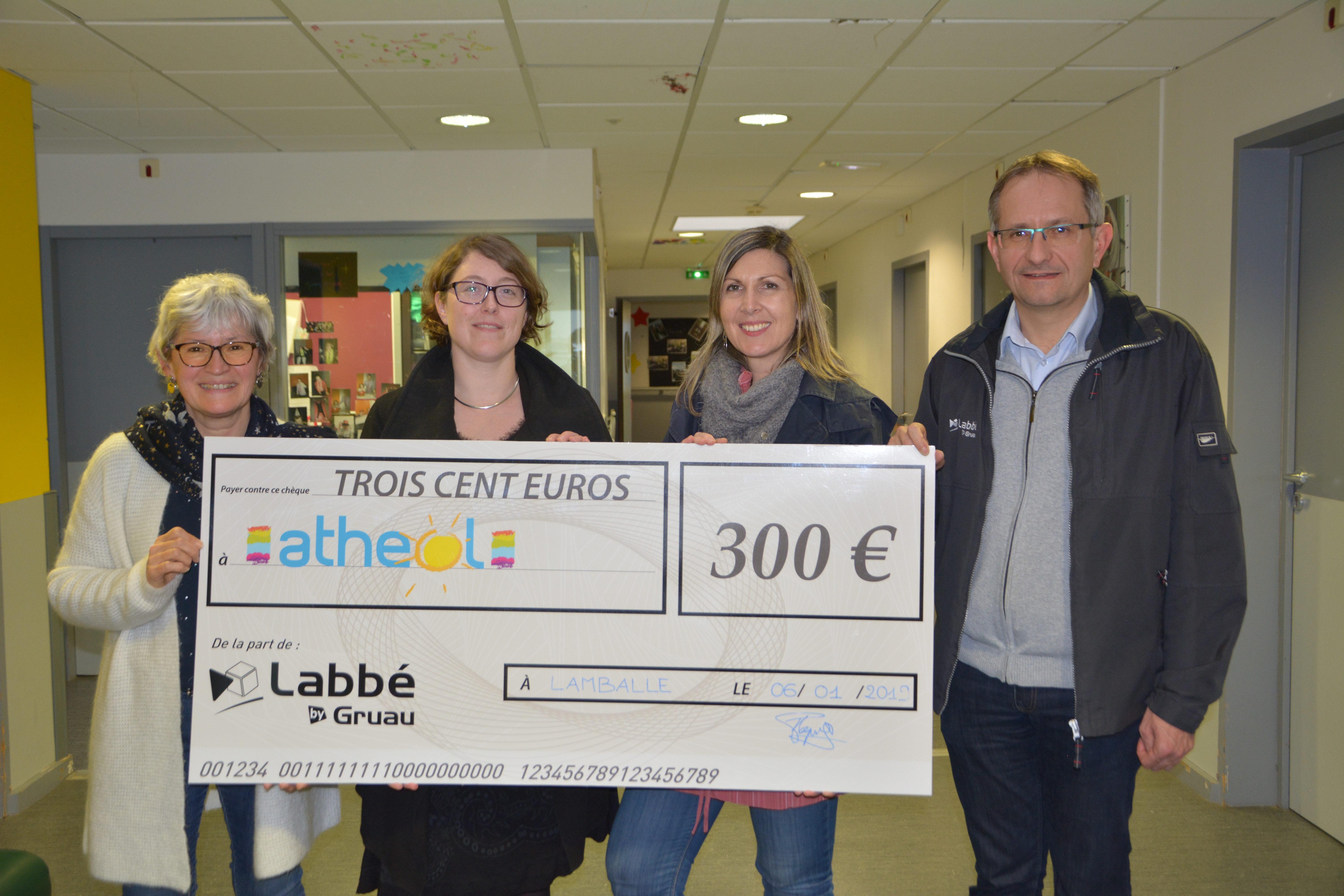 LABBE_Photo remise du chèque à l'association ATHEOL